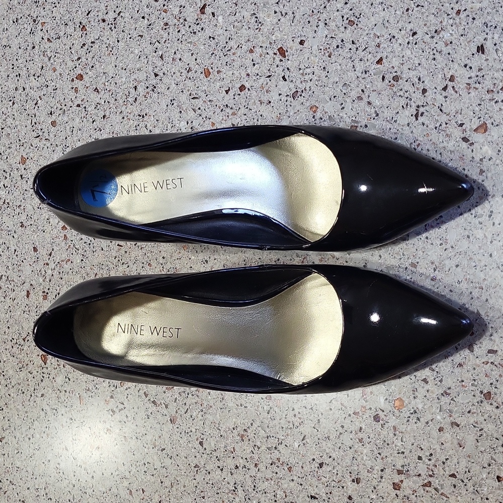 Womens size 7.5 Nine West Heel Shoes